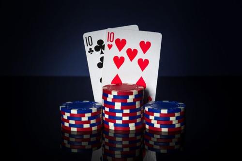 ポーカーの最善戦略を学ぶ: ポーカーの攻略法とテクニック